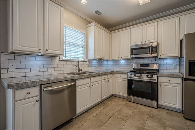 Building Photo - 720 Gardenside Cir SE