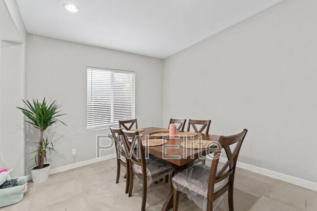 Building Photo - 28654 Silverking Trail