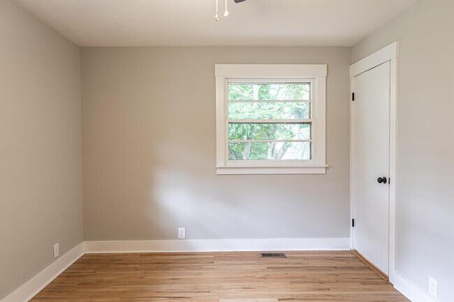 Building Photo - 440 W Maine Ave