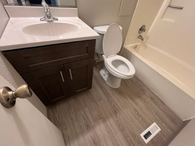 Building Photo - 2 Bedroom in Downtown Omaha