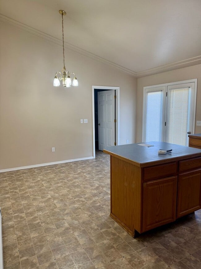 Building Photo - 5 bedroom 3 bath home in Belgrade with attached double garage