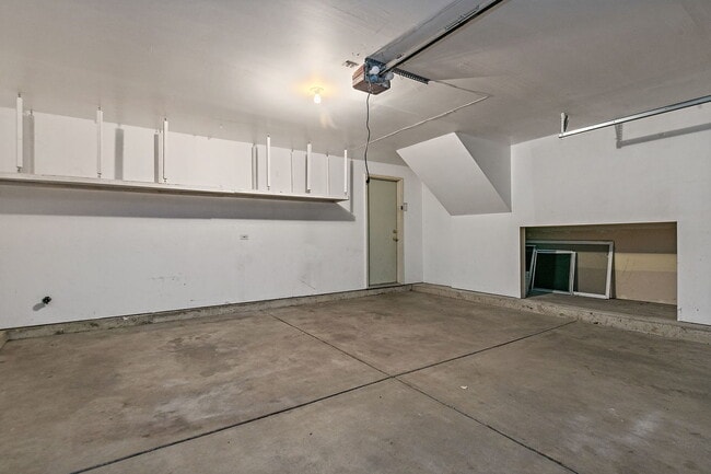 Building Photo - 71 Monarch Dr