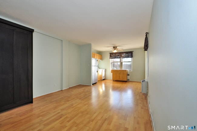 Building Photo - 39 Glenbrook Rd