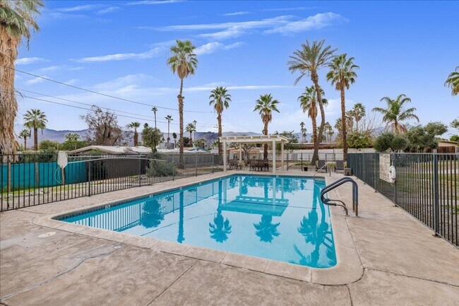 Building Photo - 3 Bed / 2 Bath Home with Two-Car Garage, Laundry and a Storage Shed/Work Space