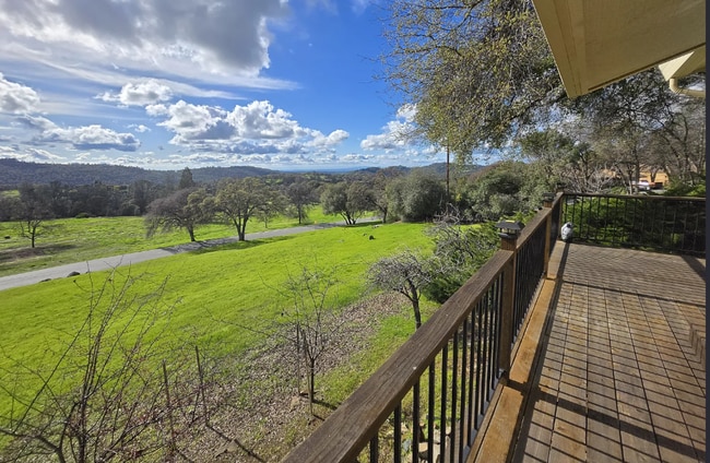 Building Photo - Bright 2-Bed/2-Bath Auburn Home with Sutter Buttes Views