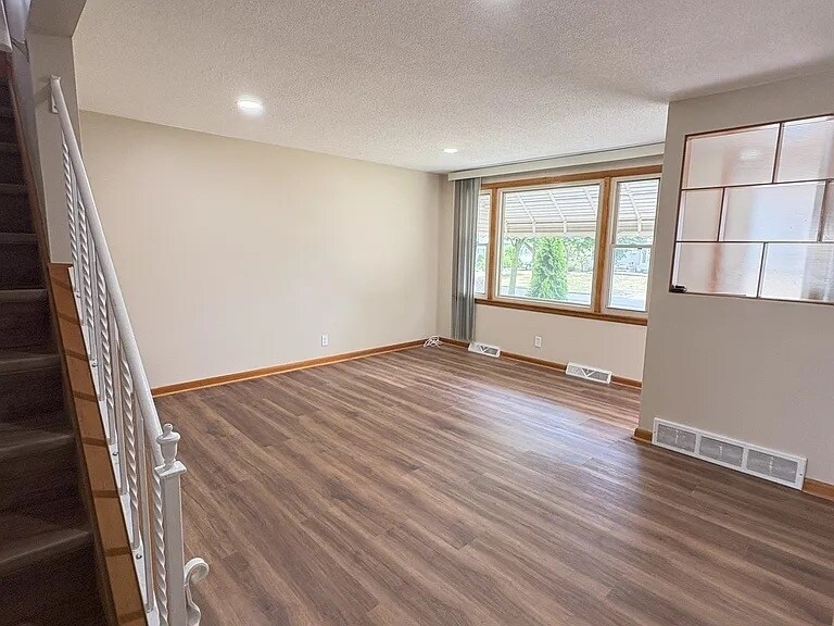 Building Photo - 159 Leonore Rd