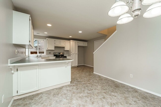 Building Photo - A/C Equipped 4 Bedroom 2.5 Bath Located in...