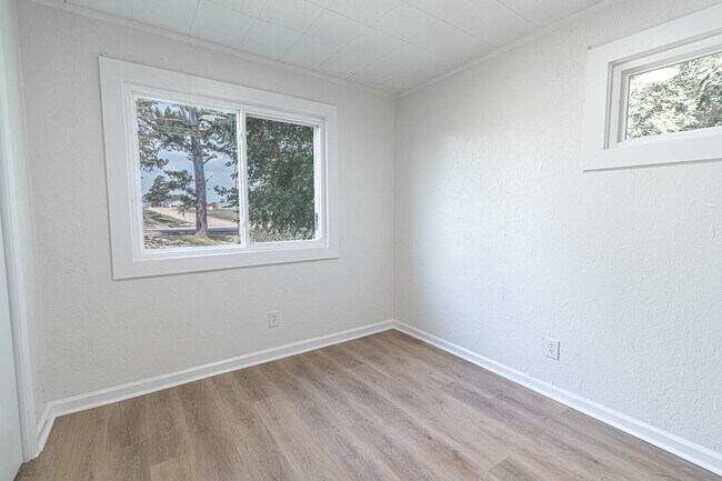 Building Photo - KY-150 Pembroke Oak Grove Rd
