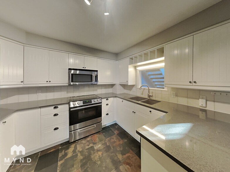 Building Photo - 13803 E Lehigh Ave