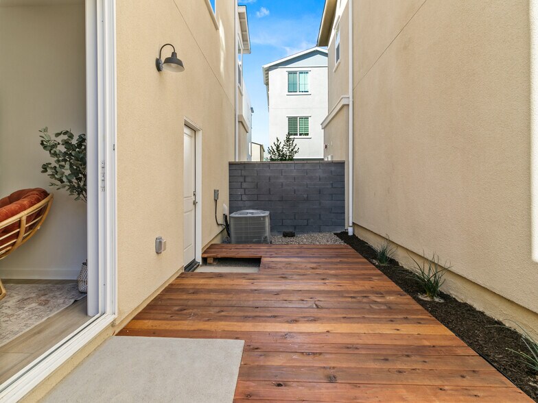 Building Photo - 1191 Grassland Rd