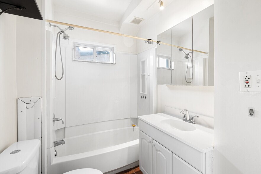 Building Photo - 4550 Silverwood St