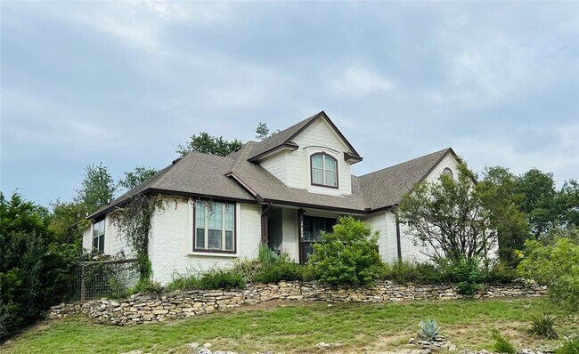 Building Photo - 17800 Village Dr