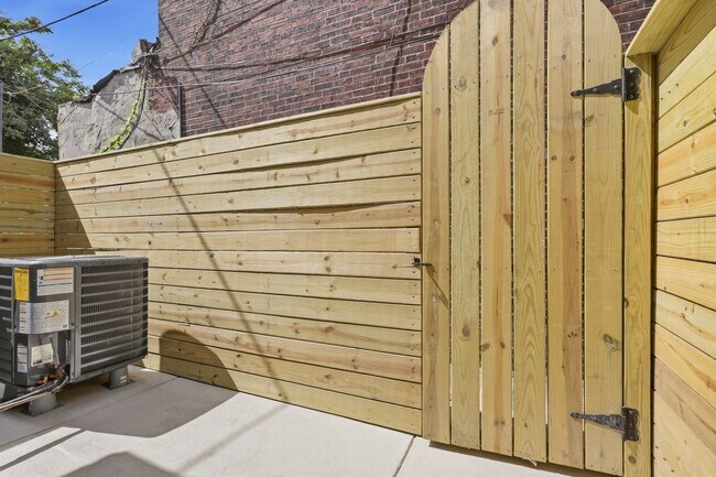 Building Photo - 2434 N 33rd St