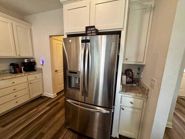 Building Photo - 9867 Shangri La West Rd