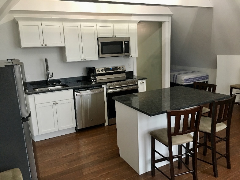 Building Photo - 68 Gilman St