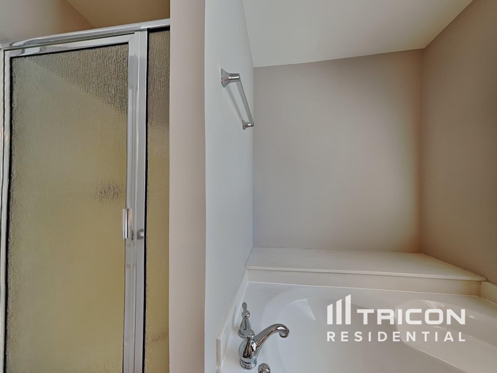 Building Photo - 3620 Long Lake Dr