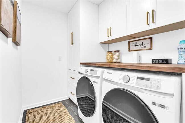 Building Photo - 3882 The Ascent NE