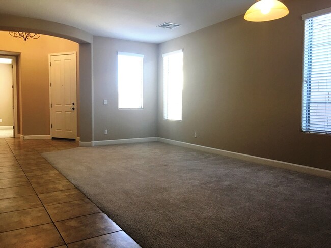 Building Photo - Chandler 5 Bed, 3 Bath + Bonus Room Office/Den