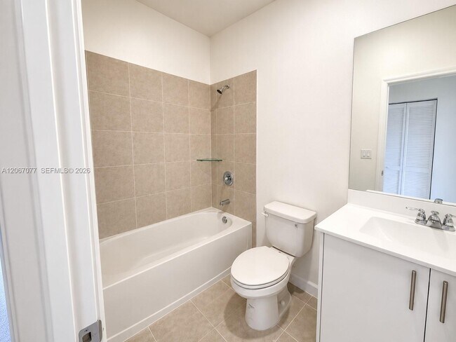 Building Photo - 2608 SE 25th Ct