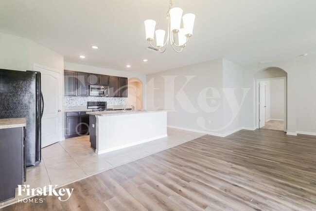 Building Photo - 401 Panda Pl