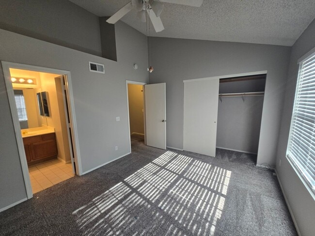 Building Photo - 2 Bedroom/2.5 Bathroom Townhome in Chandler