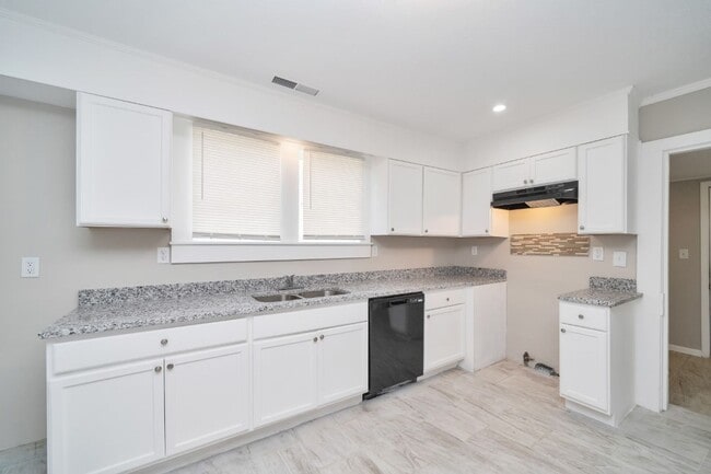 Building Photo - Fully Renovated 3BR/2BA Home in Pell City ...