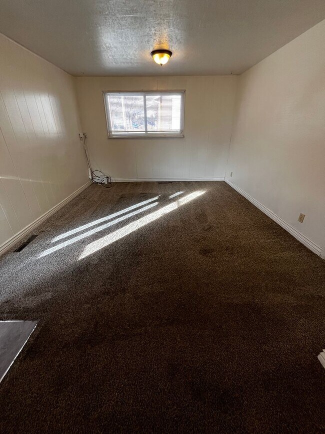 Building Photo - Immediate Move-In | Charming 2 Bed/1 Bath in Prime Provo Location