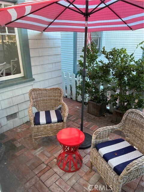 Building Photo - 227 Apolena Ave