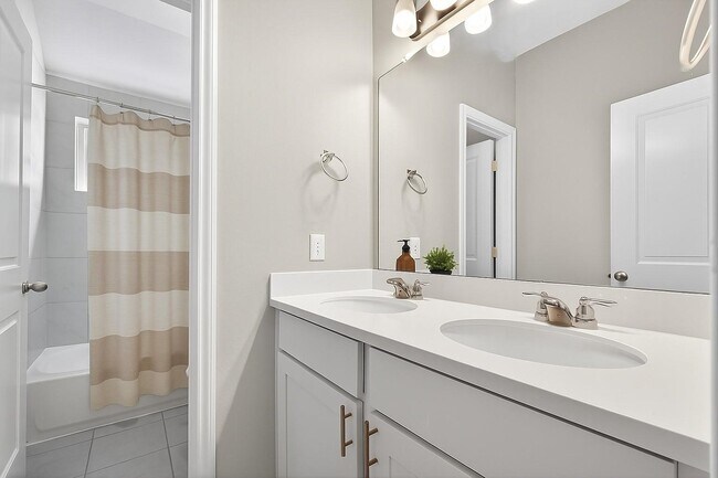 Building Photo - 31218 Pinebrook Falls Ln