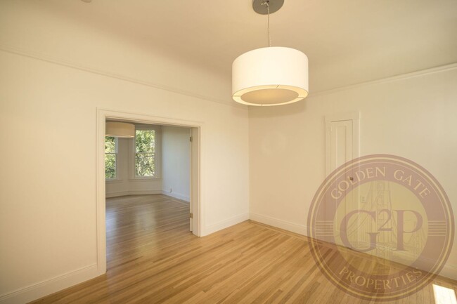 Building Photo - Cole Valley - 2 BR, 1 BA Condo 766 Sq. Ft....