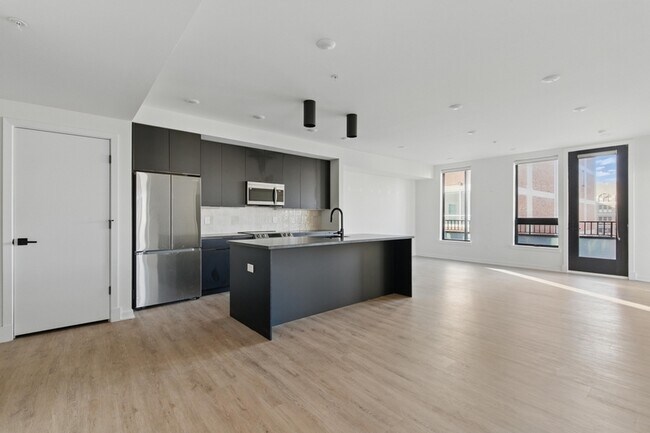 Building Photo - 500 N 13th St