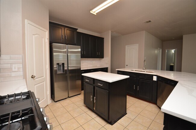 Building Photo - 2707 Roaring Oaks Ln