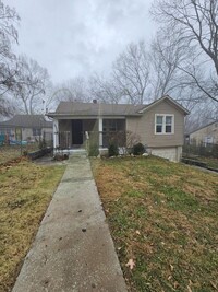 Building Photo - 3 BEDROOM HOME IN KC!!!