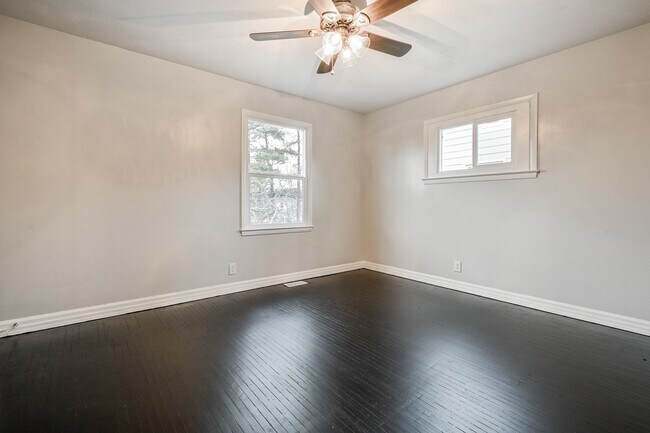 Building Photo - Check out this beautiful and spacious home.  Located in Irvington with access to Warren Twp schools.