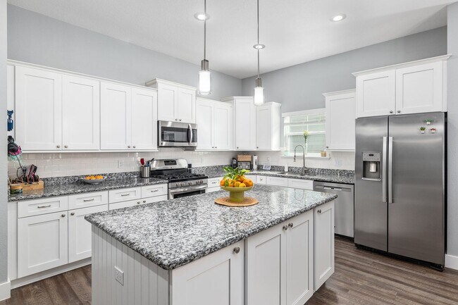 Building Photo - Stunning South Pointe 4/3 Home with Solar ...