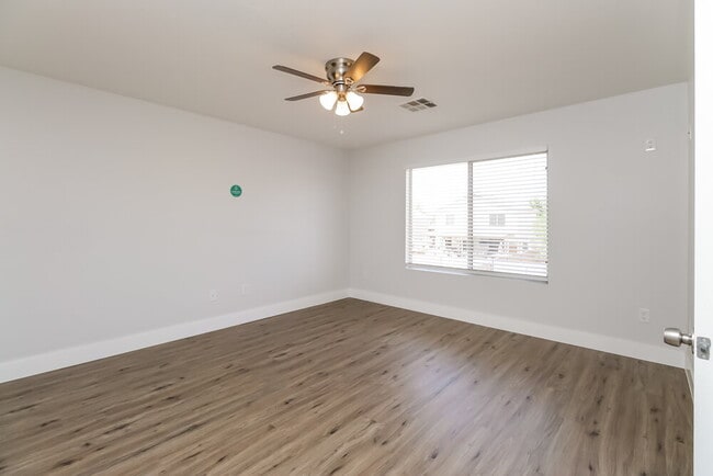 Building Photo - 2476 W Gypsum Ave