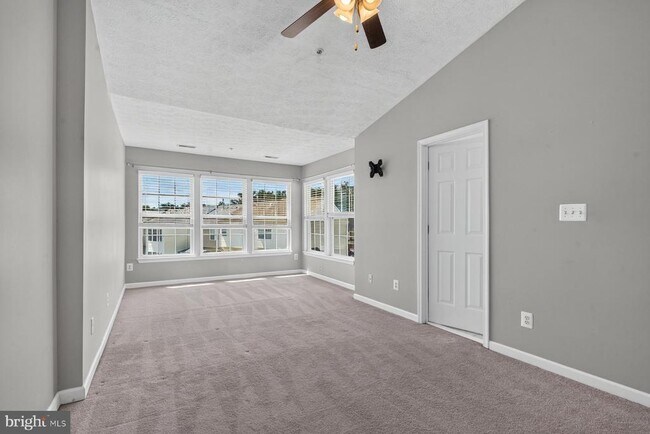 Building Photo - 711 Wineberry Way