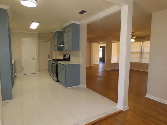 Building Photo - Newly Remodeled 3 Bedroom-1.5 Bath Home!