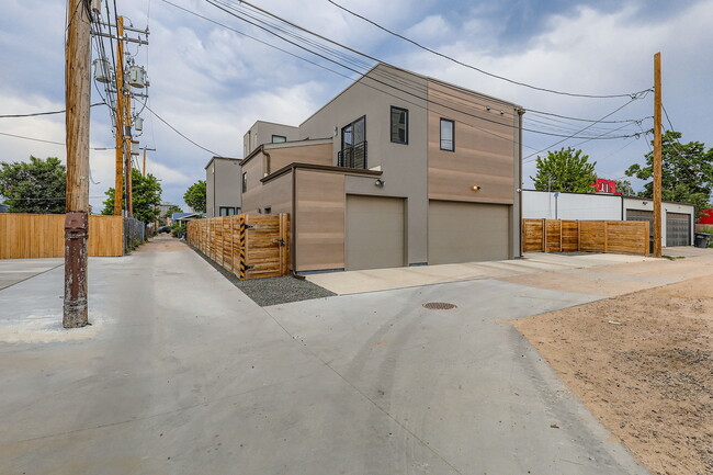 Building Photo - Swanky 1BR – New, Private Garage, Storage,...