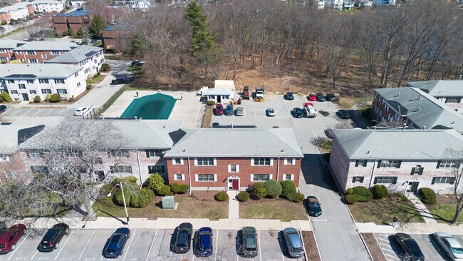 Building Photo - 137 Lake Shore Rd