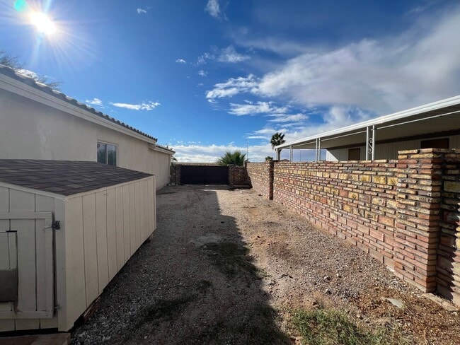 Building Photo - 3 BEDROOM HOME IN THE FOOTHILLS!