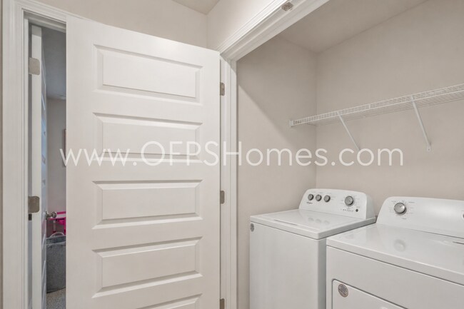 Building Photo - Crestview 4bed/2bath