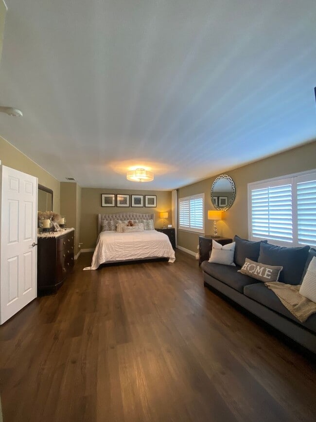 Building Photo - 14660 Meadowsweet Dr