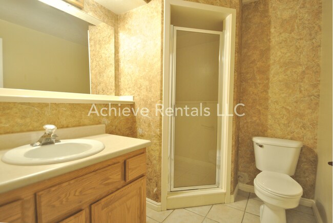 Building Photo - 587 N 1775 W