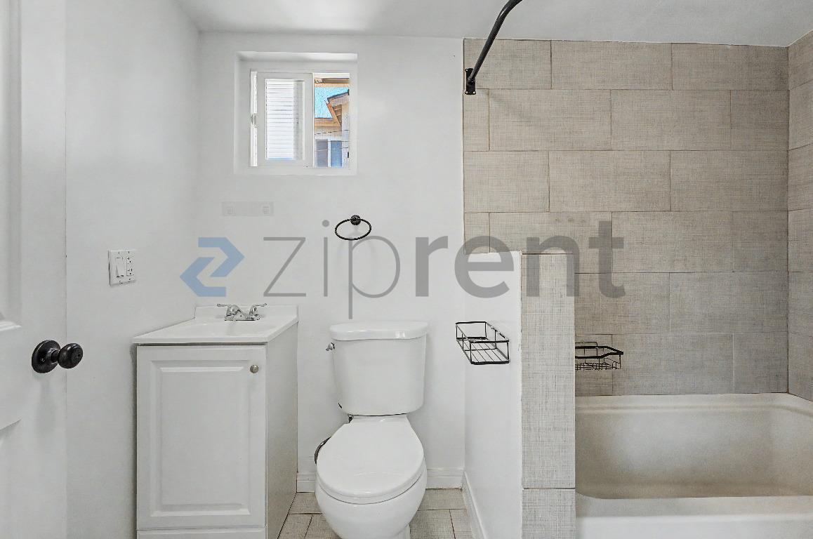 Building Photo - Unit