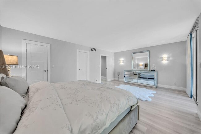 Building Photo - 707 NE 27th Ave