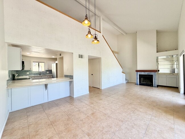 Building Photo - 112 Willow Lake Dr