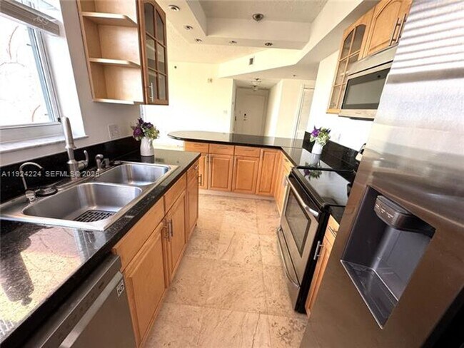 Building Photo - 1824 Brickell Ave