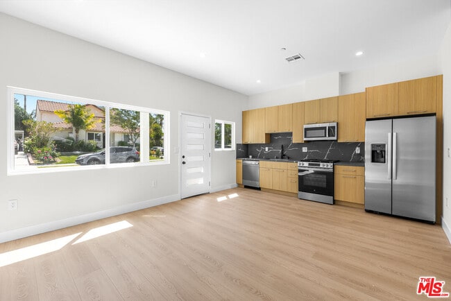 Building Photo - 5129 Don Pio Dr