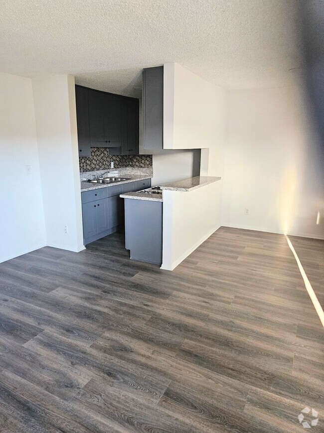 Building Photo - Nicely updated 1bd/1ba, move in ready!!